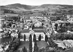 71-CLUNY- VUE AERIENNE SUR L'ABBAYE , ECOLE DES ARTS, AU FOND LA MONTEE DU LOUP - Cluny