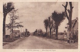 Carte Postale : Ruffec (16) Notre Dame Des Vignes     Pompe Esso    Ed Vignier Ruffec     N° 27 - Ruffec