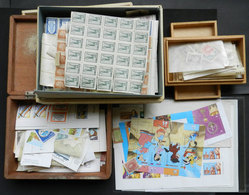 ARGENTINA Varied Lot With Modern And Older Stamps, Used Or Mint, Also Some Hund - Collections, Lots & Series