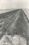 Afsluitdijk, Richting Friesland  (met Klassieke Auto's Anno 1957) - Den Oever (& Afsluitdijk)