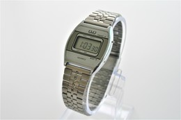 Watches : Q&Q BY CITIZEN DIGITAL MEN -   - Original  - Running - Excelent Condition - Horloge: Modern
