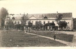 Auderghem : Rouge - Cloître - Auderghem - Oudergem