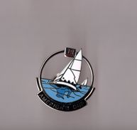 Pin's Voilier / America's Cup - 12 (argenté Signé Démons Et Merveilles) Hauteur: 3 Cm - Voile