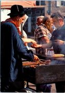 Marché Normand - Grilleur De Côtelettes - Street Merchants