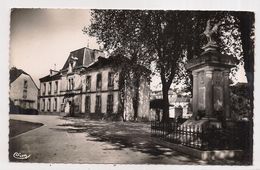 Aignay-le-duc , La Mairie Et Le Monument - Aignay Le Duc