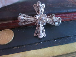 PENDENTIF - CROIX - METAL ARGENT-  VOIR PHOTOS - Pendants