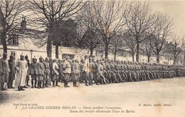 59-DOUAI- PENDANT L'OCCUPATION , REVUE DES TROUPES ALLEMANDES PLACE DU BARLET - Douai