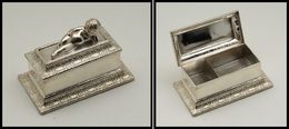Boîte En Argent, Angelot En Relief Sur Couvercle, Poinçons De Contrôle, 2 Comp., 95x55x60mm. - TB - Stamp Boxes