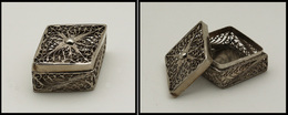 Boîte Triangulaire Ajourée En Argent, Ouverture Par Le Dessus, 48x32x20mm, 1 Comp. - TB - Stamp Boxes