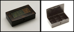 Boite Papier Mâché, Transfert Timbres Type Sage Sur Couvercle, Ouverture Par Bouton Pression, 3 Comp., 88x 50x25mm. - TB - Stamp Boxes