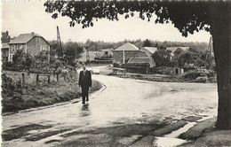 Malvoisin - Place Des Bassins Avec Homme - édit. Dewart Gérard - Gedinne