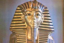 Egypte        H143        Tutankhamon's Treasures.Masque D'or De Toutankhamon - Other