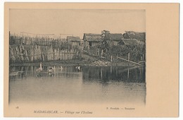 CPA - (Madagascar) - Village Sur L'Ivolina - Madagaskar