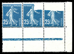 ** N°140, 25c Semeuse Bleue, Bande De 3, Impression Partielle Sur 2 Timbres, Cdf. SUP. R. (certificat)    Qualité: ** - Neufs