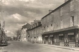 29   DAOULAS   LA  ROUTE  NATIONALE   VERS  BREST  ET  LANDERNEAU  (VOITURE  TRACTION CITROEN ) - Daoulas