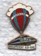 PIN'S Ballard TGV, DEVELOPPEMENT AIR-RAIL BALLARD DORE OR FIN...TRAIN COULEUR BLEU..Montgolfière - TGV