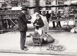 CPM PARIS 1900 Du Mourron Pour Les Petits Oiseaux N° 23 - Halles