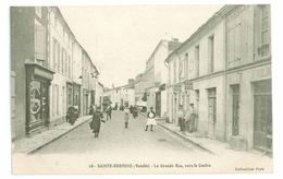 85 - SAINTE HERMINE - La Grande Rue, Vers Le Centre.... - Sainte Hermine