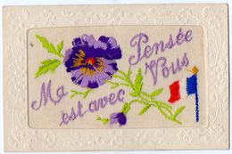 CPA 2051 - MILITARIA - Carte Brodée Militaire - Guerre 1914 - 18 - Ma Pensée Est Avec Vous - Drapeau & Fleur - Embroidered