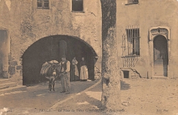 Delcampe - VENCE  LA PLACE DU VIEUX CIMETIERE, PORTE RENAISSANCE - Vence