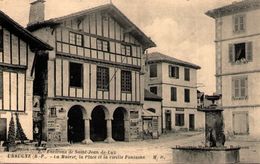 64 - URRUGNE - La Mairie, La Place Et La Vieille Fontaine - Urrugne