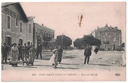 RARE ! PORT SAINT LOUIS DU RHONE (13) - LA PLACE DU MARCHÉ AVEC SUPERBE ANIMATION DEVANT LE CAFÉ HOTEL DU RHONE - Saint-Louis-du-Rhône