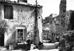 13-LES BAUX- RUE DU TRINCAT AU FOND RUINES DU CHATEAU FEODAL - Les-Baux-de-Provence