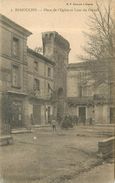 REMOULINS - Place De L'église Et Tour Du Portail. - Remoulins