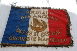 Drapeau De L Amicale Des Anciens Des 22 Et 222 RAC Groupe De Marseille - Flaggen