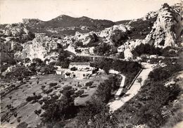 13-LES BAUX- LE VAL D'ENFER - Les-Baux-de-Provence