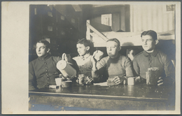 Thematik: Pfadfinder / Boy Scouts:  1916: AK Foto 1.WK Pfadfinder Beim Essen Quartier Brüssel 1916 Belgien  Kommandantur - Autres & Non Classés