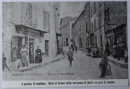 84 : Bonnieux - Reproduction De CPA : Rue De La République - A Gauche La Cambuse : Décor ... Pour La Maison - (n°9002) - Bonnieux