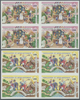 ** Vereinte Nationen - Genf: 1994. Kpl. Ausgabe "Bevölkerung Und Entwicklung" In 2 Ungezähnten 4er-Blöcken Mit De - Unused Stamps