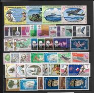 NOUVELLES HEBRIDES - 1965/1970 PETITE COLLECTION LEGENDE FRANCAISE PRESQUE COMPLETE * -CHARNIERE LEGERE - COTE = 114 EUR - Nuevos