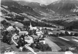 CPSM Dentelée - CHEVENOZ (74) - Vue Aérienne Du Village Dans Les Années 50 / 60 - Chevenoz