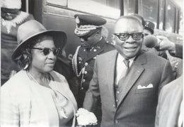 Photographie D'Agence/William Tubman Président Du Liberia Et Son épouse En Visite à Paris /Photo ADNP/Lamy/1970 PHOTN265 - Beroemde Personen