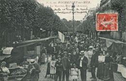 N°55837 -cpa Rochefort -le Marché- Rue De L'arsenal- - Marchés