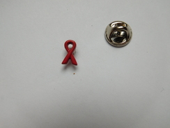 Mini Pin's , Médical , Lutte Contre Le SIDA , HIV , AIDS - Geneeskunde