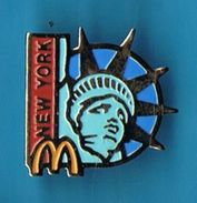 PIN'S //  ** Mc DONALD'S ** CAPITALES ** U.S.A. ** NEW YORK **. (Arthus Bertrand) - McDonald's