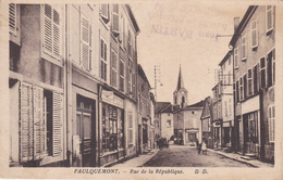 Carte Postale, Rue De La République Coiffeur, Maison Du Café, Faulquemont - Faulquemont