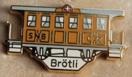 TRAIN - WAGON ORANGE - BRÖTLI - MAXIMILIEN PIN'S - SWISS MADE - SCHWEIZ - SUISSE - SWITZERLAND - ZUG - TREN - CAR - (18) - Transportation