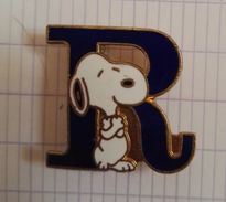 Broche Ancienne Snoopy Dessin Animé  R   A Voir - Broschen