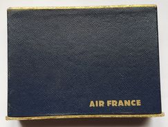 COFFRET - JEU DE CARTE - AIR FRANCE - 2 X 54 CARTES - DOS ROUGE ET DOS BLEU - EMBOITAGE CARTONNE - ANNE 60/70 - Jeux De Cartes