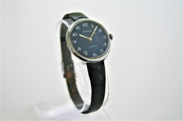 Watches : ROMA LADIES HAND WIND - 1970's  - Original  - Running - Worn Condition - Moderne Uhren