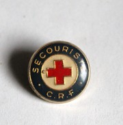 Petite Broche Ancienne émaillée Secouriste CRF Croix Rouge Française - Broschen