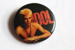 Badge Chanteur Billy Idol Années 80 - Objets Dérivés