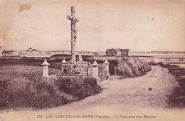 LES SABLES D'OLONNE  LE CALVAIRE DES MARINS (dil122) - Sables D'Olonne