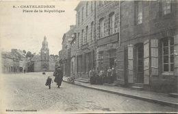 CHÂTELAUDREN - Place De La République, Un Tabacs. - Châtelaudren