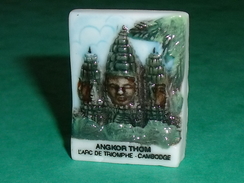 Fèves / Fève / Pays / Région : Monuments Célèbres D'asie , 1995 P 28 , Angkcor Thom L'arc De Triomphe Cambodge   T9 - Pays