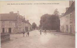 72 Marolles Les Braults Un Coin De La Place Et La Route De Dangeul - Marolles-les-Braults